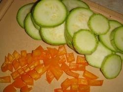 Кус-кус с изюмом и овощами