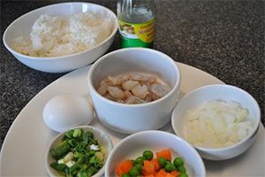 Жареный рис с креветками завернутый в яйцо по-тайски (фоторецепт)