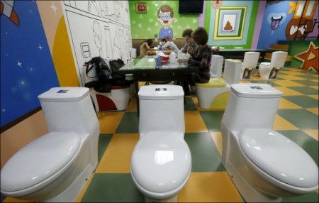 В Москве открылось «туалетное» кафе