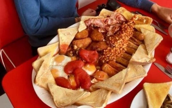 Гигантский английский завтрак "Терминатор 2" никто не смог съесть
