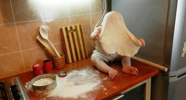 Забавные детки на кухне.(16 фото)
