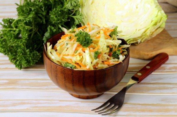 5 рецептов лёгких и полезных салатов с капустой 