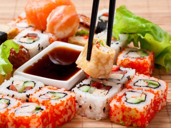 Как научиться правильно есть суши и будет вкуснее!