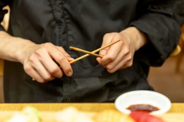 Как научиться правильно есть суши и будет вкуснее!