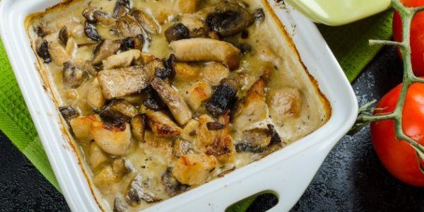 10 вариантов, как вкусно приготовить курицу с картошкой в духовке
