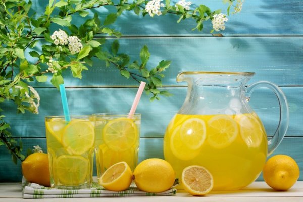 Как и когда появился, любимый миллионами напиток лимонад, который раньше могли позволить только аристократы