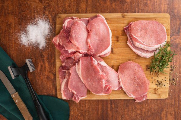 Свинина в кляре с грибами — идеальное блюдо к новогоднему столу