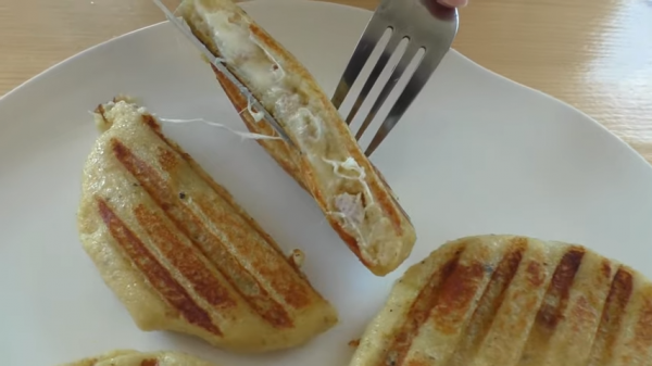 Отличная идея на завтрак: Картофельные бутерброды с фаршем и сыром