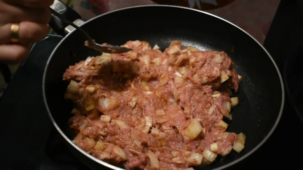 Как вкусно приготовить картофельные зразы с мясной начинкой