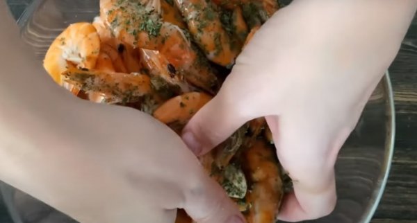 Как приготовить вкусные креветки, которые не нужно варить