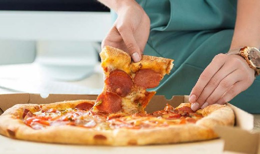 Какие проблемы со здоровьем грозят людям, злоупотребляющим пиццей