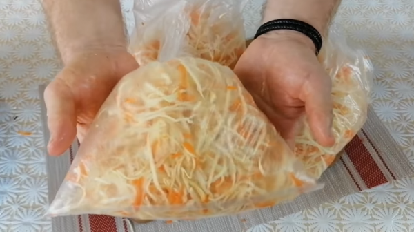 Быстрый рецепт квашеной капусты в пакете