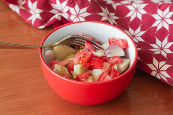 5 салатов со свежими помидорами