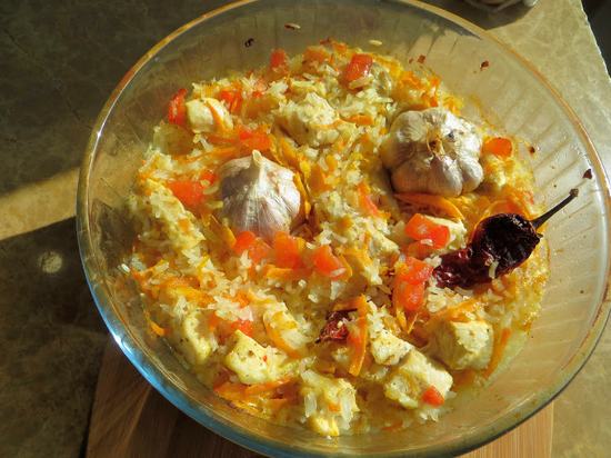 "Плов" без казана: курица с рисом в духовке