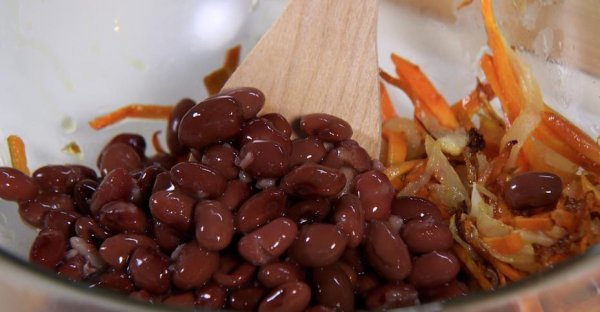 Салат с фасолью, грибами и овощами Салат с фасолью, грибами и овощами