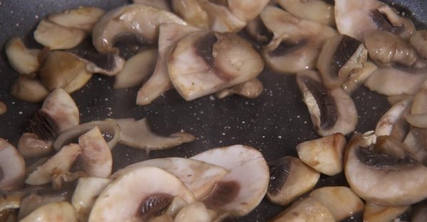 Салат с фасолью, грибами и овощами Салат с фасолью, грибами и овощами