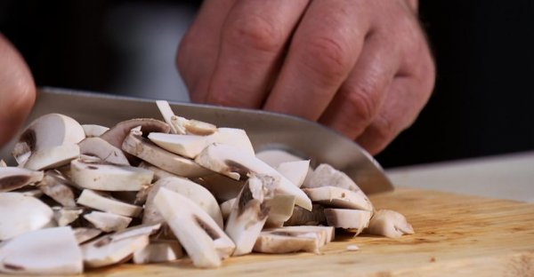 Салат с фасолью, грибами и овощами Салат с фасолью, грибами и овощами