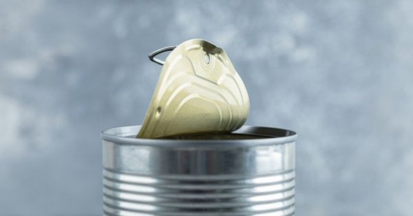 Еда превратится в отраву: веская причина, почему не следует ставить открытые консервные банки в холодильник Еда превратится в отраву: веская причина, почему не следует ставить открытые консервные банки в холодильник