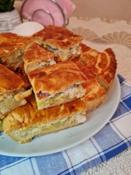 Курник с картофелем, луком и куриной грудкой Курник с картофелем, луком и куриной грудкой